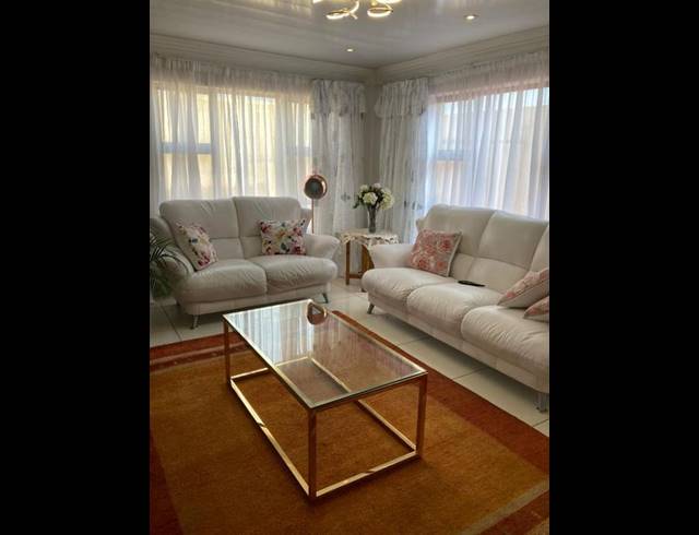 3 BEDROOM HOUSE FOR SALE IN DIEPKLOOF EXT